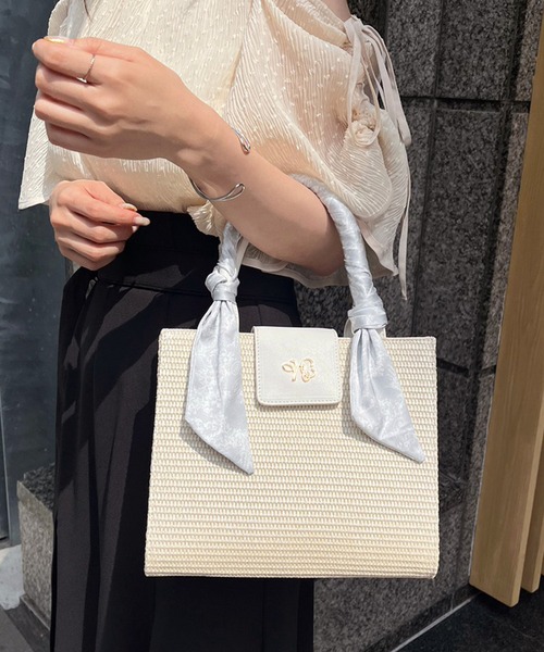 one after another NICE CLAUP(ワンアフターアナザーナイスクラップ)の「スカーフ付き雑材かごバック(ショルダーバッグ・レディース・アイボリー/ピンク・FREE)」の3枚目の写真