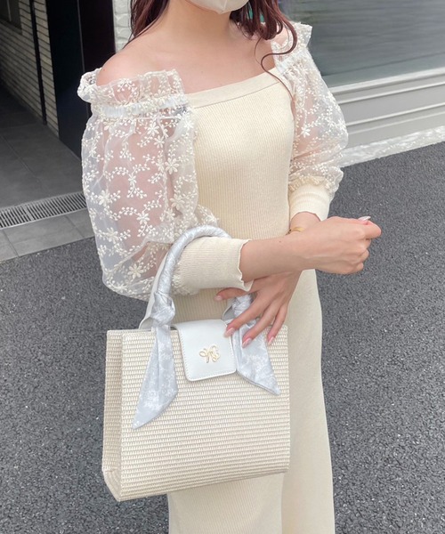 one after another NICE CLAUP(ワンアフターアナザーナイスクラップ)の「スカーフ付き雑材かごバック(ショルダーバッグ・レディース・アイボリー/ピンク・FREE)」の10枚目の写真