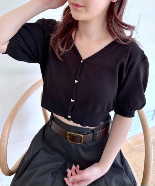 OLIVE des OLIVE(オリーブデオリーブ)の「半袖ハートボタンカーディガン 1031050240(カーディガン/ボレロ・レディース・ブラック/サックスブルー/オフホワイト/レッド/ラベンダー・FREE)」の2枚目の写真