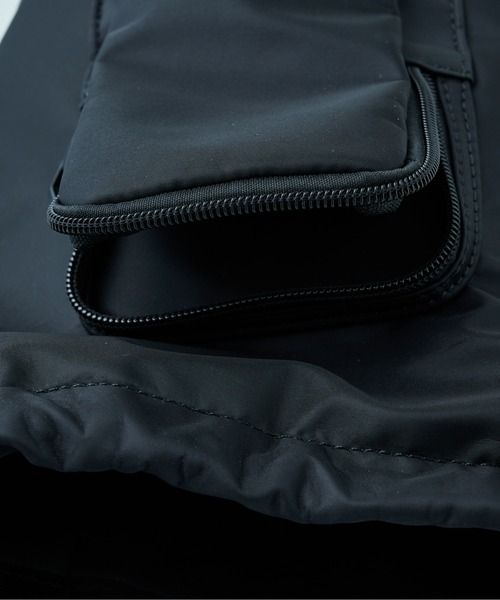 STUDIOUS（ステュディオス）の「【PUBLIC TOKYO/パブリックトウキョウ】ポリッシュナイロン巾着ポーチ（ボディバッグ/ウエストポーチ・メンズ・ダークグレー/ブラック・FREE）」の6枚目の写真