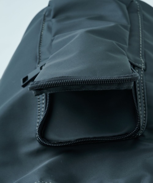 STUDIOUS（ステュディオス）の「【PUBLIC TOKYO/パブリックトウキョウ】ポリッシュナイロン巾着ポーチ（ボディバッグ/ウエストポーチ・メンズ・ダークグレー/ブラック・FREE）」の9枚目の写真