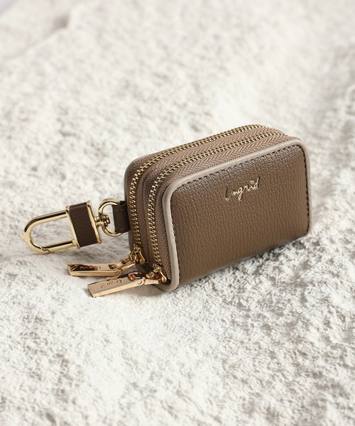Ungrid（アングリッド）の「【Ungrid/アングリッド】配色パイピング　スマートキーケース 車 ダブルファスナー ダブル ポケット キーチェーン ファスナー カラビナ ギフト（キーケース/キーアクセサリー・レディース・ターコイズブルー/グレイッシュベージュ/ライトグリーン/ライトグレー/ライトピンク/オレンジ/ベージュ系その他/イエロー/ブラウン/ラベンダー/オリーブ/シルバー/アイボリー/ブラック/ダークブラウン/ゴールド/ブラウン系その他・FREE）」の6枚目の写真