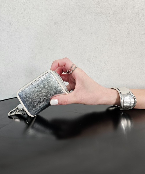 Ungrid（アングリッド）の「【Ungrid/アングリッド】配色パイピング　スマートキーケース 車 ダブルファスナー ダブル ポケット キーチェーン ファスナー カラビナ ギフト（キーケース/キーアクセサリー・レディース・ターコイズブルー/グレイッシュベージュ/ライトグリーン/ライトグレー/ライトピンク/オレンジ/ベージュ系その他/イエロー/ブラウン/ラベンダー/オリーブ/シルバー/アイボリー/ブラック/ダークブラウン/ゴールド/ブラウン系その他・FREE）」の21枚目の写真