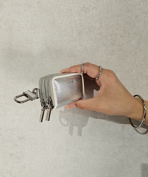 Ungrid（アングリッド）の「【Ungrid/アングリッド】配色パイピング　スマートキーケース 車 ダブルファスナー ダブル ポケット キーチェーン ファスナー カラビナ ギフト（キーケース/キーアクセサリー・レディース・ターコイズブルー/グレイッシュベージュ/ライトグリーン/ライトグレー/ライトピンク/オレンジ/ベージュ系その他/イエロー/ブラウン/ラベンダー/オリーブ/シルバー/アイボリー/ブラック/ダークブラウン/ゴールド/ブラウン系その他・FREE）」の18枚目の写真