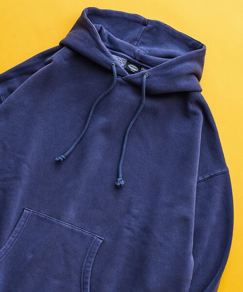 FREAK'S STORE(フリークスストア)の「限定展開 ビッグシルエット ピグメント加工 プルオーバー パーカー/裏起毛(パーカー・メンズ・ネイビー/グレイッシュベージュ/ブラック・LARGE/SMALL/MEDIUM)」の3枚目の写真
