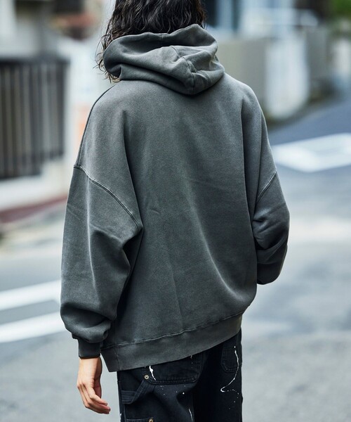FREAK'S STORE(フリークスストア)の「限定展開 ビッグシルエット ピグメント加工 プルオーバー パーカー/裏起毛(パーカー・メンズ・ネイビー/グレイッシュベージュ/ブラック・LARGE/SMALL/MEDIUM)」の22枚目の写真