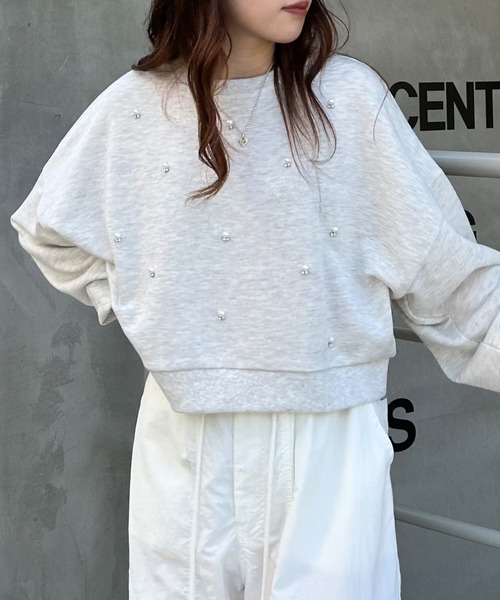 INGNI(イング)の「パールビジュー付スウェットプルオーバー(スウェット・レディース・ブラック/オフホワイト/スモークピンク/オートミール/グレー・M)」の4枚目の写真