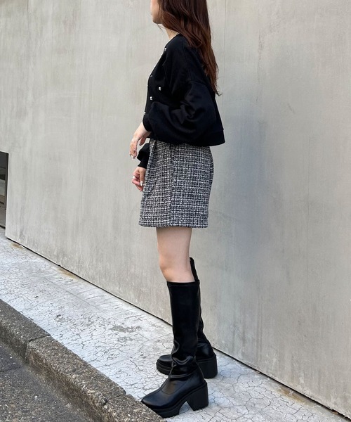 INGNI(イング)の「パールビジュー付スウェットプルオーバー(スウェット・レディース・ブラック/オフホワイト/スモークピンク/オートミール/グレー・M)」の17枚目の写真