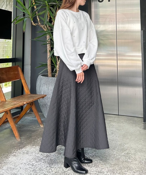 INGNI(イング)の「パールビジュー付スウェットプルオーバー(スウェット・レディース・ブラック/オフホワイト/スモークピンク/オートミール/グレー・M)」の22枚目の写真