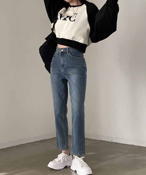 SHEENA(シーナ)の「NYCロゴラグランショート丈トレーナー(スウェット・レディース・ブラック/グレー・M)」の3枚目の写真