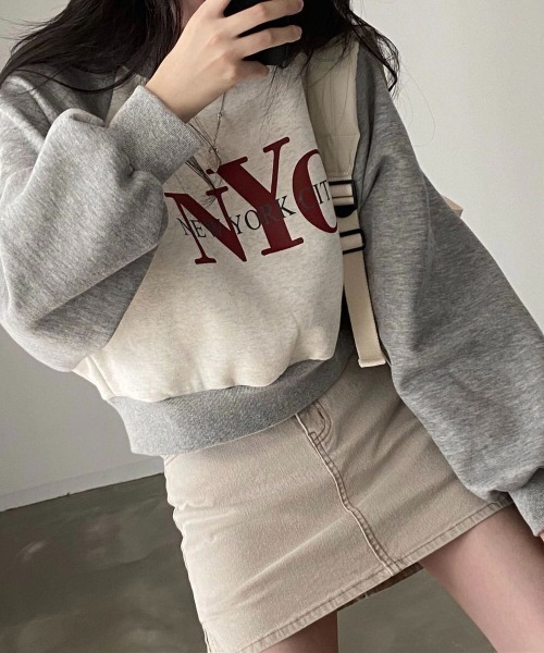SHEENA(シーナ)の「NYCロゴラグランショート丈トレーナー(スウェット・レディース・ブラック/グレー・M)」の7枚目の写真