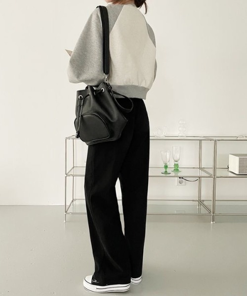 SHEENA(シーナ)の「NYCロゴラグランショート丈トレーナー(スウェット・レディース・ブラック/グレー・M)」の13枚目の写真