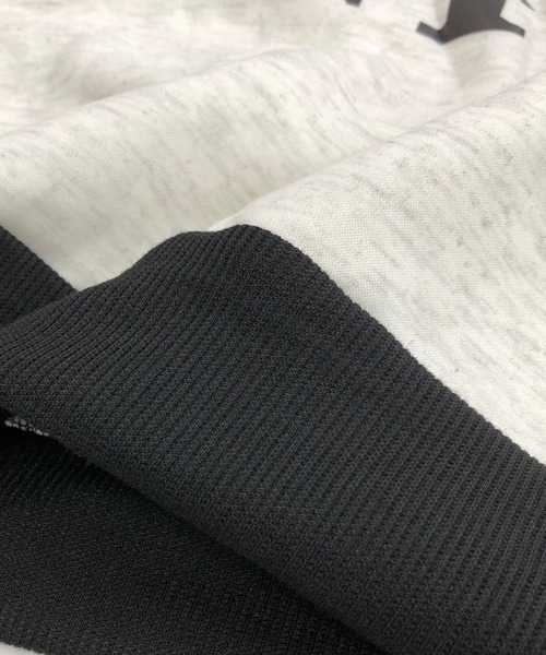 SHEENA(シーナ)の「NYCロゴラグランショート丈トレーナー(スウェット・レディース・ブラック/グレー・M)」の21枚目の写真