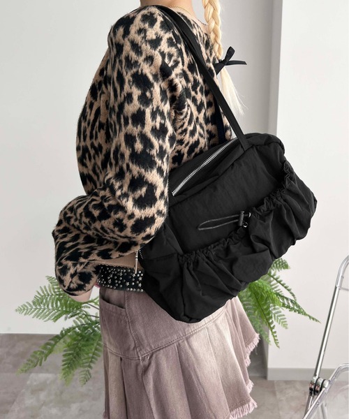 sedacle girl（セダクルガール）の「シャカシャカショルダーバッグ（ハンドバッグ・レディース・ブラック/アイボリー/カーキ・FREE）」の3枚目の写真