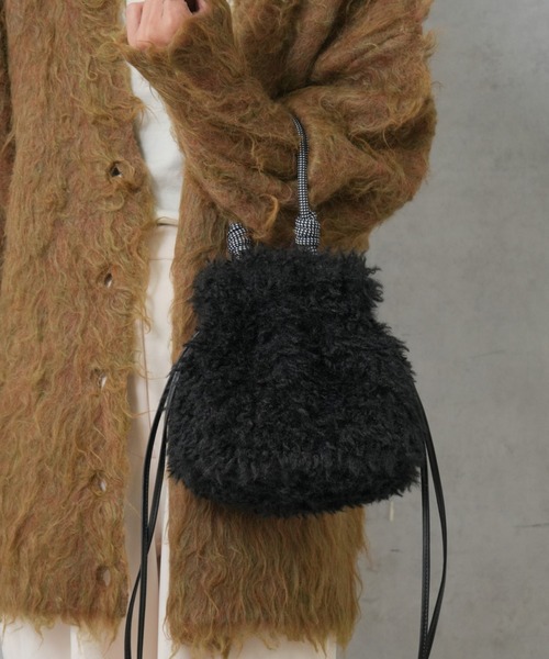 Actually(アクチュアリー)の「パラコードハンドル×ボア巾着トート(トートバッグ・レディース・アイボリー/ブラック/グレー/ベージュ・フリー)」の12枚目の写真