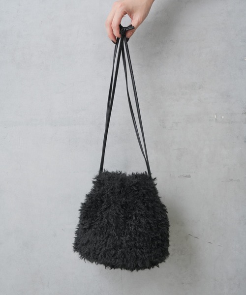 Actually(アクチュアリー)の「パラコードハンドル×ボア巾着トート(トートバッグ・レディース・アイボリー/ブラック/グレー/ベージュ・フリー)」の15枚目の写真