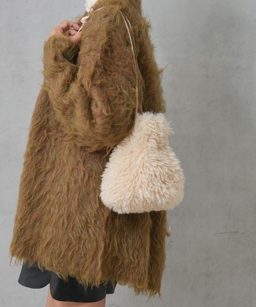 Actually(アクチュアリー)の「パラコードハンドル×ボア巾着トート(トートバッグ・レディース・アイボリー/ブラック/グレー/ベージュ・フリー)」の7枚目の写真