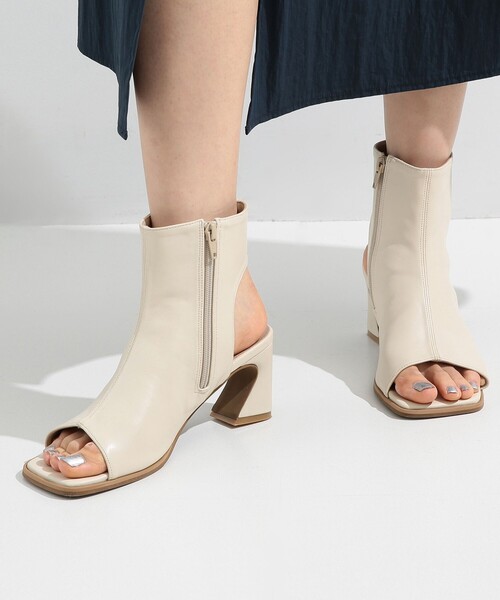 Ray BEAMS（レイビームス）の「Ray BEAMS / ブーツ サンダル 24SS（サンダル・レディース・オフホワイト/ブラック・25.0cm/24.5cm/24.0cm/23.0cm/23.5cm）」の3枚目の写真