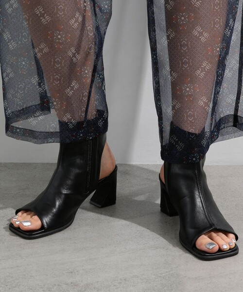 Ray BEAMS（レイビームス）の「Ray BEAMS / ブーツ サンダル 24SS（サンダル・レディース・オフホワイト/ブラック・25.0cm/24.5cm/24.0cm/23.0cm/23.5cm）」の10枚目の写真