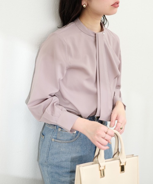 natural couture(ナチュラルクチュール)の「WEB限定 / ドレープスカーフ2WAYブラウス(シャツ/ブラウス・レディース・オフホワイト/ブラウン/ミント/ブルーグレー/ピンクベージュ/グレイッシュベージュ・FREE)」の6枚目の写真