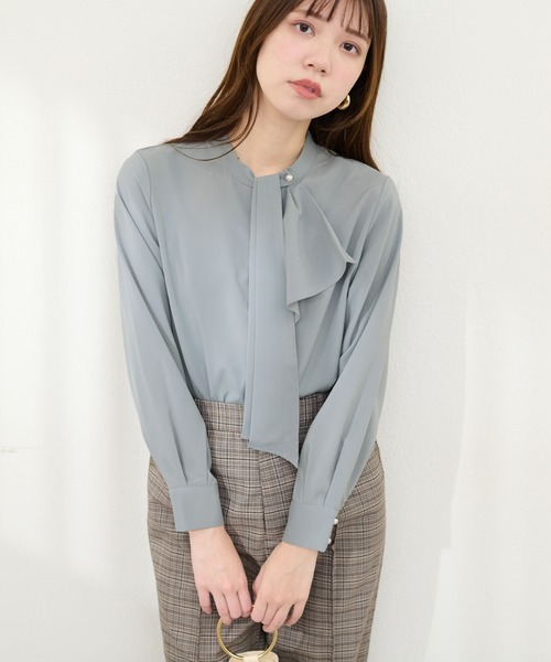 natural couture(ナチュラルクチュール)の「WEB限定 / ドレープスカーフ2WAYブラウス(シャツ/ブラウス・レディース・オフホワイト/ブラウン/ミント/ブルーグレー/ピンクベージュ/グレイッシュベージュ・FREE)」の13枚目の写真