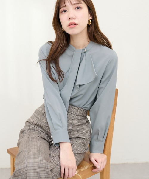 natural couture(ナチュラルクチュール)の「WEB限定 / ドレープスカーフ2WAYブラウス(シャツ/ブラウス・レディース・オフホワイト/ブラウン/ミント/ブルーグレー/ピンクベージュ/グレイッシュベージュ・FREE)」の12枚目の写真