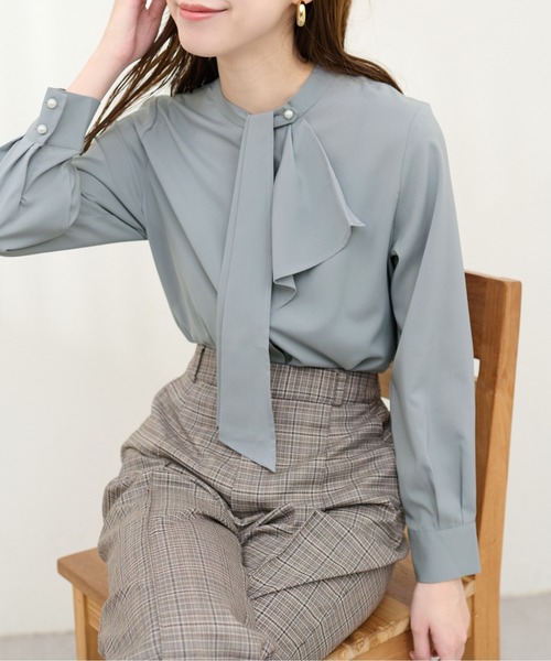 natural couture(ナチュラルクチュール)の「WEB限定 / ドレープスカーフ2WAYブラウス(シャツ/ブラウス・レディース・オフホワイト/ブラウン/ミント/ブルーグレー/ピンクベージュ/グレイッシュベージュ・FREE)」の11枚目の写真