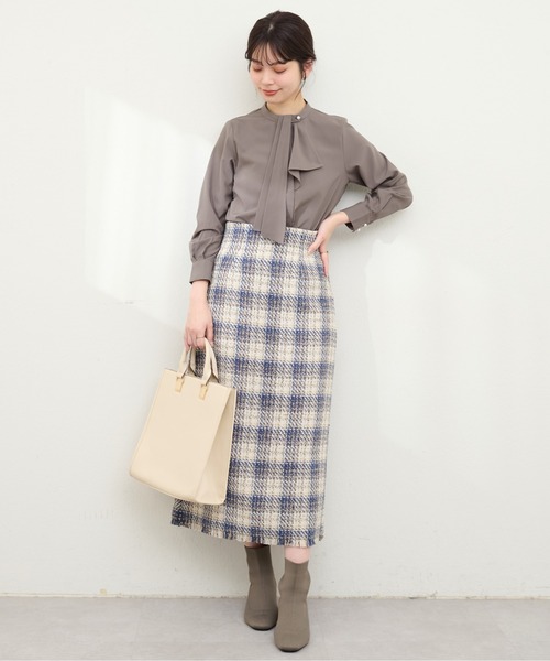 natural couture(ナチュラルクチュール)の「WEB限定 / ドレープスカーフ2WAYブラウス(シャツ/ブラウス・レディース・オフホワイト/ブラウン/ミント/ブルーグレー/ピンクベージュ/グレイッシュベージュ・FREE)」の18枚目の写真