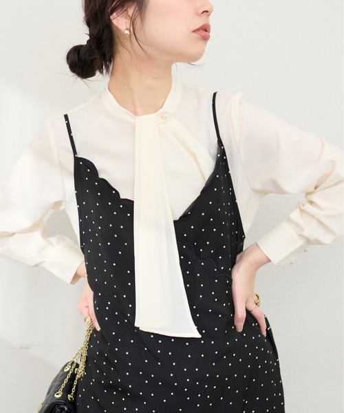 natural couture(ナチュラルクチュール)の「WEB限定 / ドレープスカーフ2WAYブラウス(シャツ/ブラウス・レディース・オフホワイト/ブラウン/ミント/ブルーグレー/ピンクベージュ/グレイッシュベージュ・FREE)」の7枚目の写真