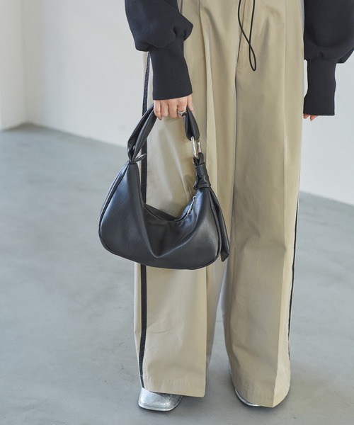 VIS(ビス)の「【2WAY】変形リングワンショルダーバッグ(ハンドバッグ・レディース・シルバー/サックスブルー/ブラック・FREE)」の9枚目の写真