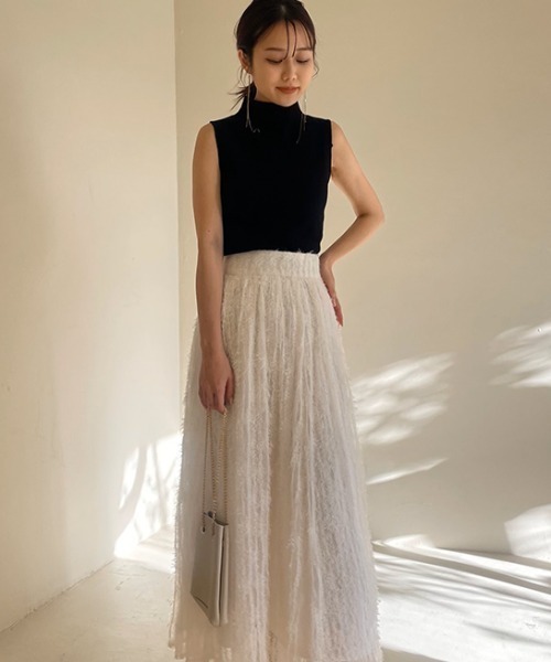 anuans（アニュアンス）の「シルクブレンドノースリーブニットプル