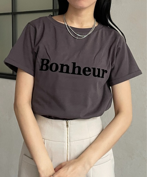 Thevon（ゼボン）の「フロッキーロゴプリントTシャツ（Tシャツ/カットソー・レディース・ホワイト/チャコールグレー/オフホワイト/ブルー/ベージュ・FREE）」の3枚目の写真