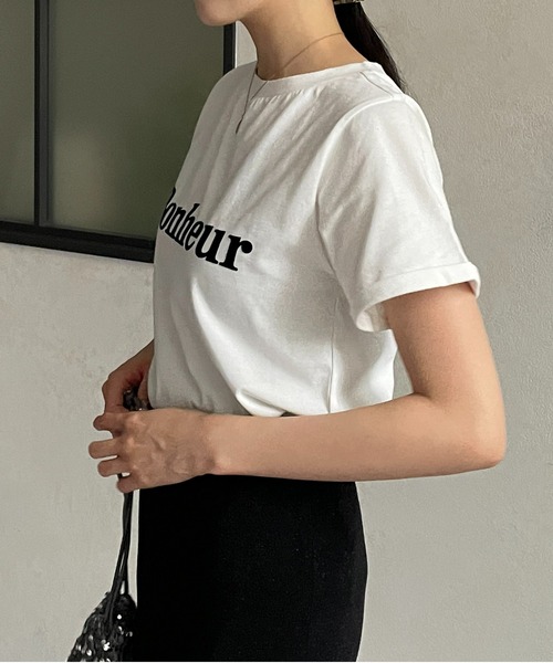 Thevon（ゼボン）の「フロッキーロゴプリントTシャツ（Tシャツ/カットソー・レディース・ホワイト/チャコールグレー/オフホワイト/ブルー/ベージュ・FREE）」の8枚目の写真