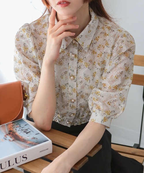 セール】花柄レース地 裾シャーリング 半袖 クロップド ブラウス