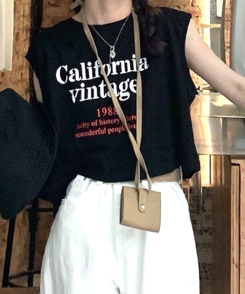 NANEA（ナネア）の「クロップド丈ロゴプリントノースリーブカットソー（Tシャツ/カットソー・レディース・オレンジ/ホワイト/ブラック・SMALL/MEDIUM/LARGE）」の2枚目の写真
