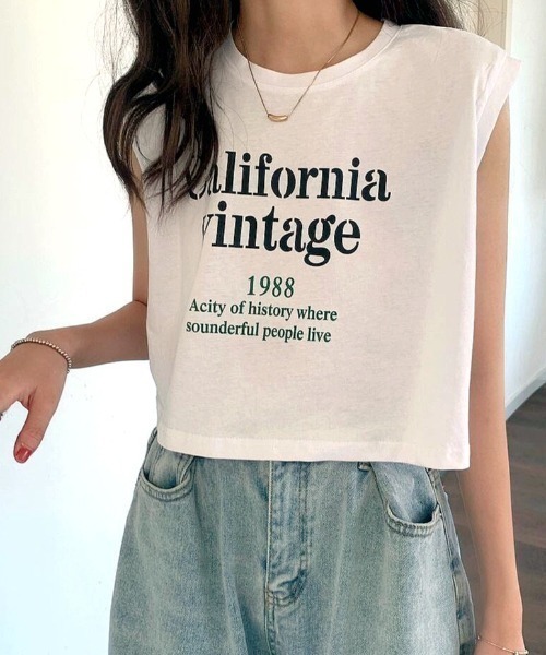 NANEA（ナネア）の「クロップド丈ロゴプリントノースリーブカットソー（Tシャツ/カットソー・レディース・オレンジ/ホワイト/ブラック・SMALL/MEDIUM/LARGE）」の8枚目の写真