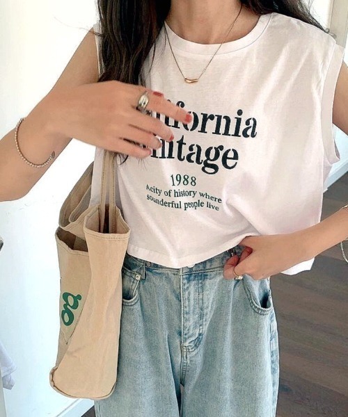 NANEA（ナネア）の「クロップド丈ロゴプリントノースリーブカットソー（Tシャツ/カットソー・レディース・オレンジ/ホワイト/ブラック・SMALL/MEDIUM/LARGE）」の9枚目の写真