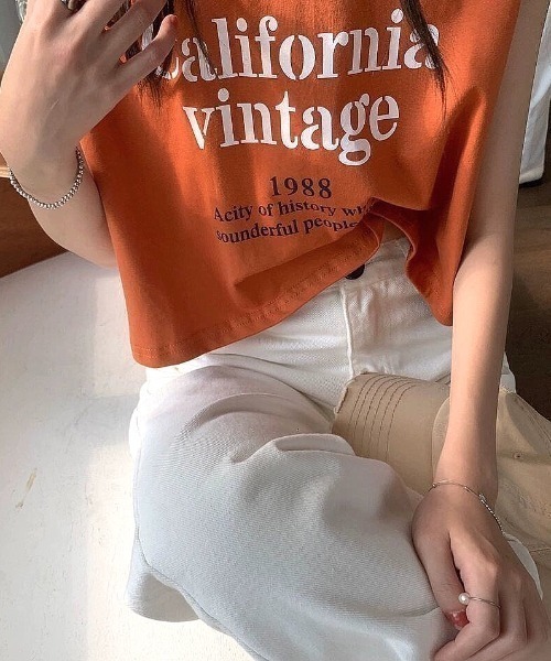 NANEA（ナネア）の「クロップド丈ロゴプリントノースリーブカットソー（Tシャツ/カットソー・レディース・オレンジ/ホワイト/ブラック・SMALL/MEDIUM/LARGE）」の13枚目の写真