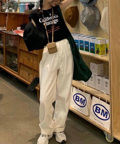NANEA（ナネア）の「クロップド丈ロゴプリントノースリーブカットソー（Tシャツ/カットソー・レディース・オレンジ/ホワイト/ブラック・SMALL/MEDIUM/LARGE）」の6枚目の写真