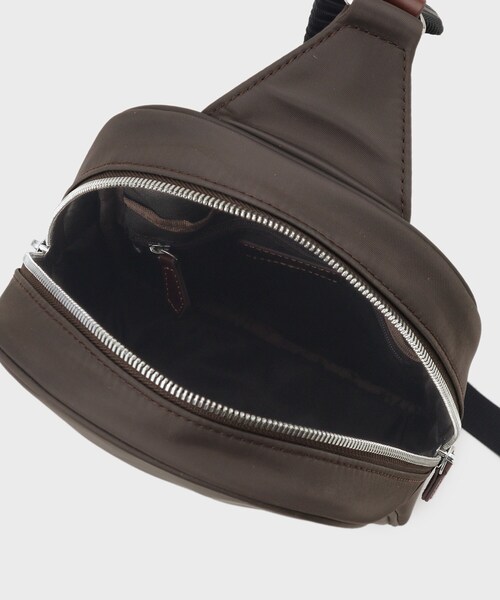 TAKEO KIKUCHI（タケオキクチ）の「◆【ヘビタン】レザーコンビナイロン ワンショルダーバッグ（ボディバッグ/ウエストポーチ・メンズ・ブラック/ダークブラウン・00）」の13枚目の写真