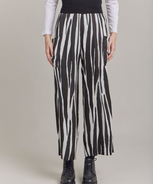 agnes b.(アニエスベー)の「IDI9 PANTALON パンツ(その他パンツ・レディース・ブラック・40/38/36)」の4枚目の写真