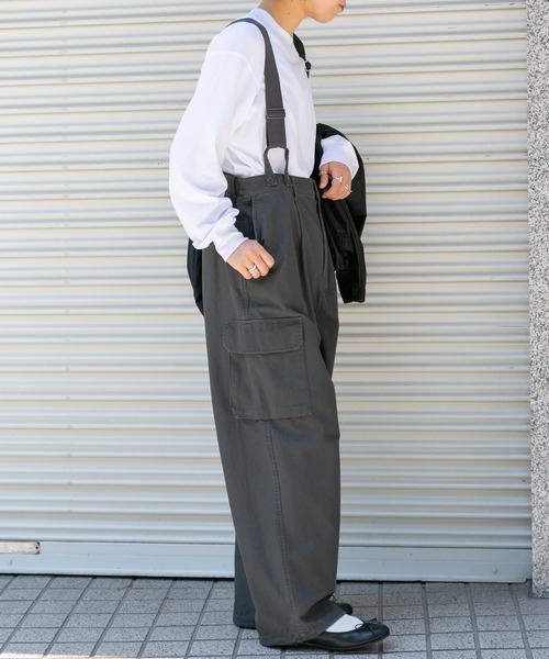 FORK&SPOON（フォークアンドスプーン）の「FORK&SPOON　サスペンダーカーゴパンツ（カーゴパンツ・レディース・カーキ/チャコールグレー・1/2）」の4枚目の写真