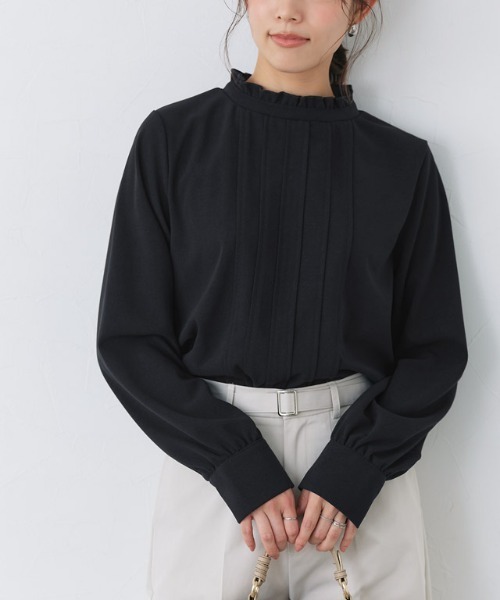 Pierrot（ピエロ）の「フリルネックタックTブラウス（シャツ/ブラウス・レディース・ネイビー/オフホワイト/グレー/ブルー/ブラック/ベージュ/ライトブルー・M/L）」の3枚目の写真