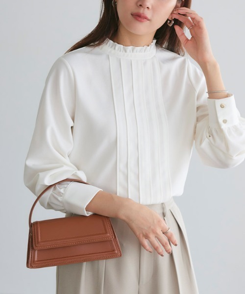 Pierrot（ピエロ）の「フリルネックタックTブラウス（シャツ/ブラウス・レディース・ネイビー/オフホワイト/グレー/ブルー/ブラック/ベージュ/ライトブルー・M/L）」の9枚目の写真