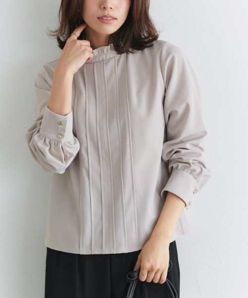 Pierrot（ピエロ）の「フリルネックタックTブラウス（シャツ/ブラウス・レディース・ネイビー/オフホワイト/グレー/ブルー/ブラック/ベージュ/ライトブルー・M/L）」の8枚目の写真