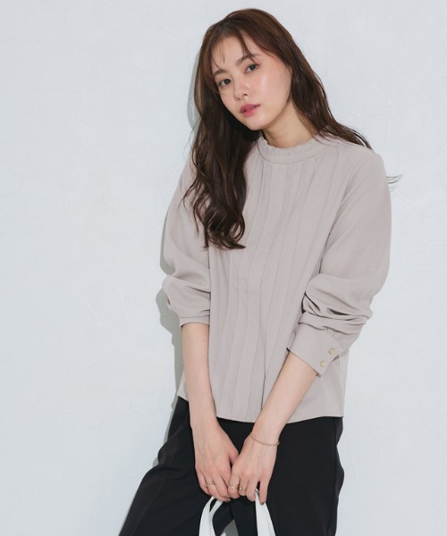 Pierrot（ピエロ）の「フリルネックタックTブラウス（シャツ/ブラウス・レディース・ネイビー/オフホワイト/グレー/ブルー/ブラック/ベージュ/ライトブルー・M/L）」の11枚目の写真