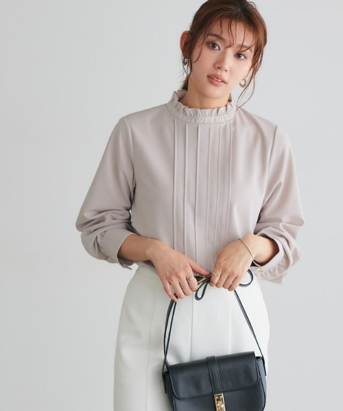 Pierrot（ピエロ）の「フリルネックタックTブラウス（シャツ/ブラウス・レディース・ネイビー/オフホワイト/グレー/ブルー/ブラック/ベージュ/ライトブルー・M/L）」の12枚目の写真