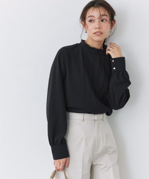 Pierrot（ピエロ）の「フリルネックタックTブラウス（シャツ/ブラウス・レディース・ネイビー/オフホワイト/グレー/ブルー/ブラック/ベージュ/ライトブルー・M/L）」の14枚目の写真