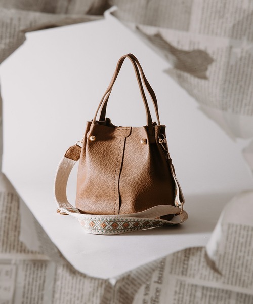 Luceat(ルーチェット)の「【Luceat】バッドミニショルダーバッグ(ボディバッグ/ウエストポーチ・レディース・ブラック/ホワイト/キャメル/ベージュ・FREE)」の4枚目の写真
