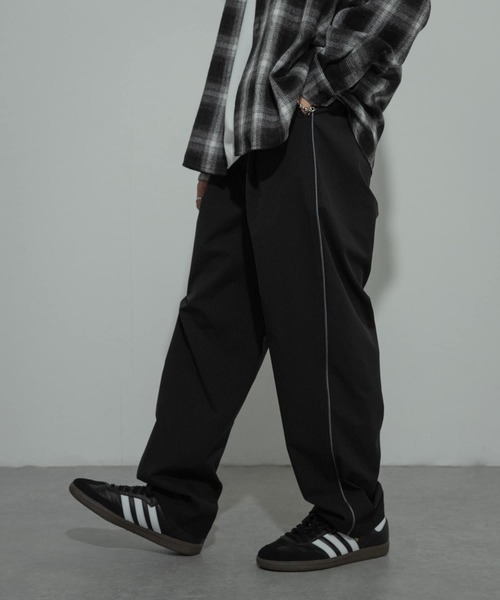 SENSE OF PLACE by URBAN RESEARCH(センスオブプレイスバイアーバンリサーチ)の「『セットアップ対応』パイピングトラックパンツ(その他パンツ・メンズ・ブラック/ベージュ・MEDIUM/LARGE)」の1枚目の写真